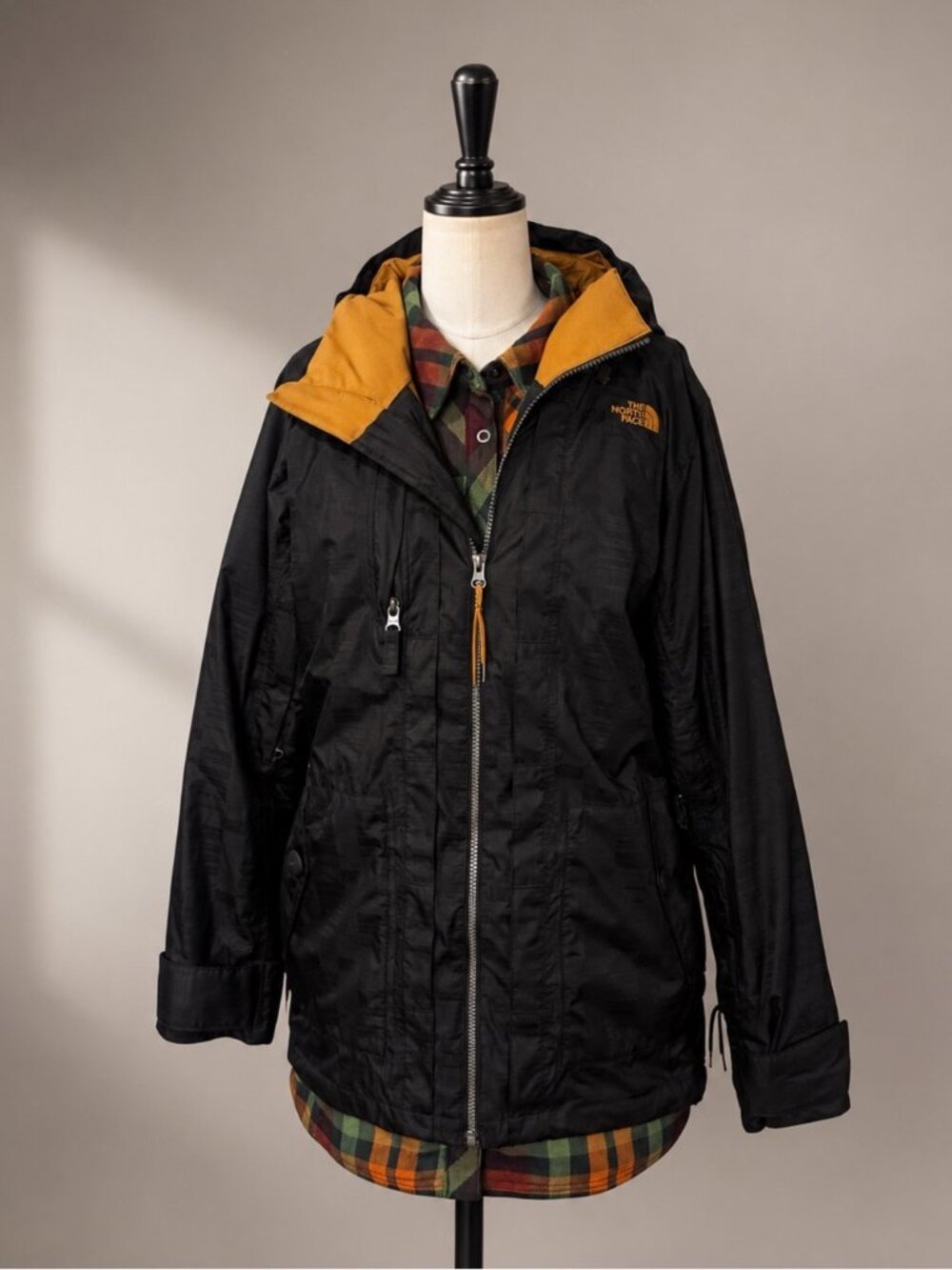 The North Face HyVent Women’s Rain Jacket Black Hooded Coat Size M + Shirt